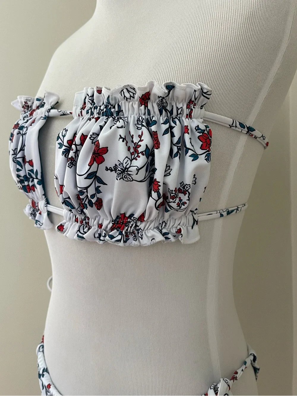 Zaful White Floral Bandeau Bikini with Red & Navy Accents Women’s S - US 4 EU 36